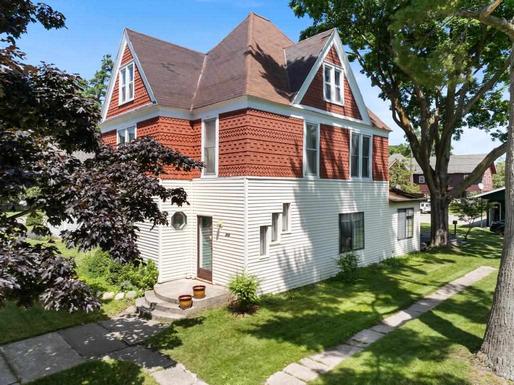 212 Nichols Street