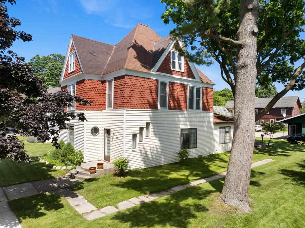 212 Nichols Street