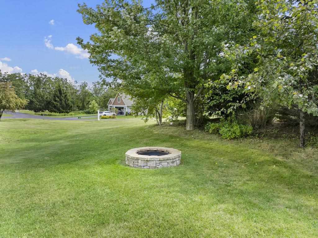 5976 Walloon Meadow Circle