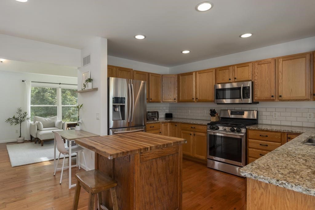 5976 Walloon Meadow Circle