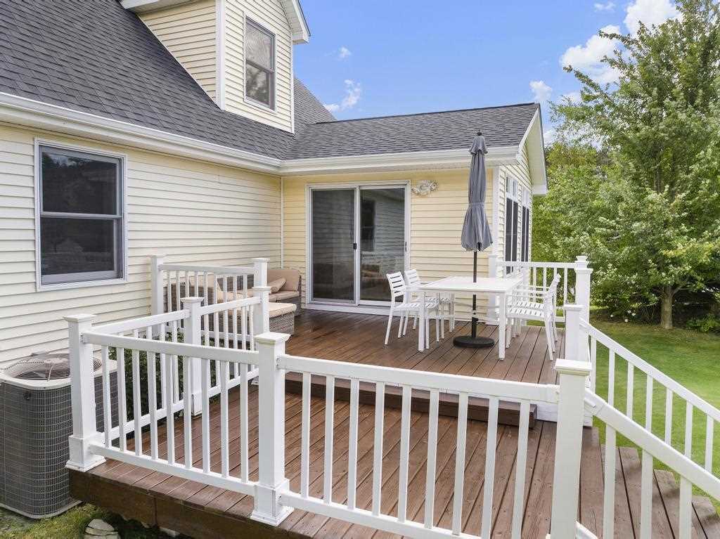 5976 Walloon Meadow Circle