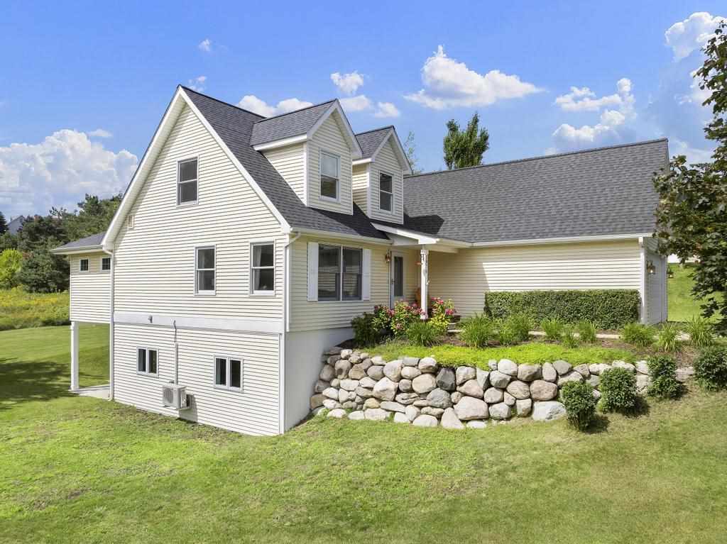 5976 Walloon Meadow Circle