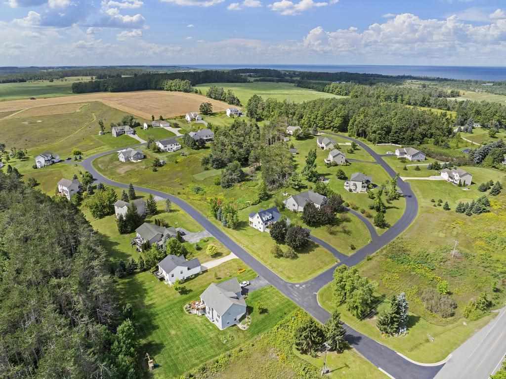 5976 Walloon Meadow Circle