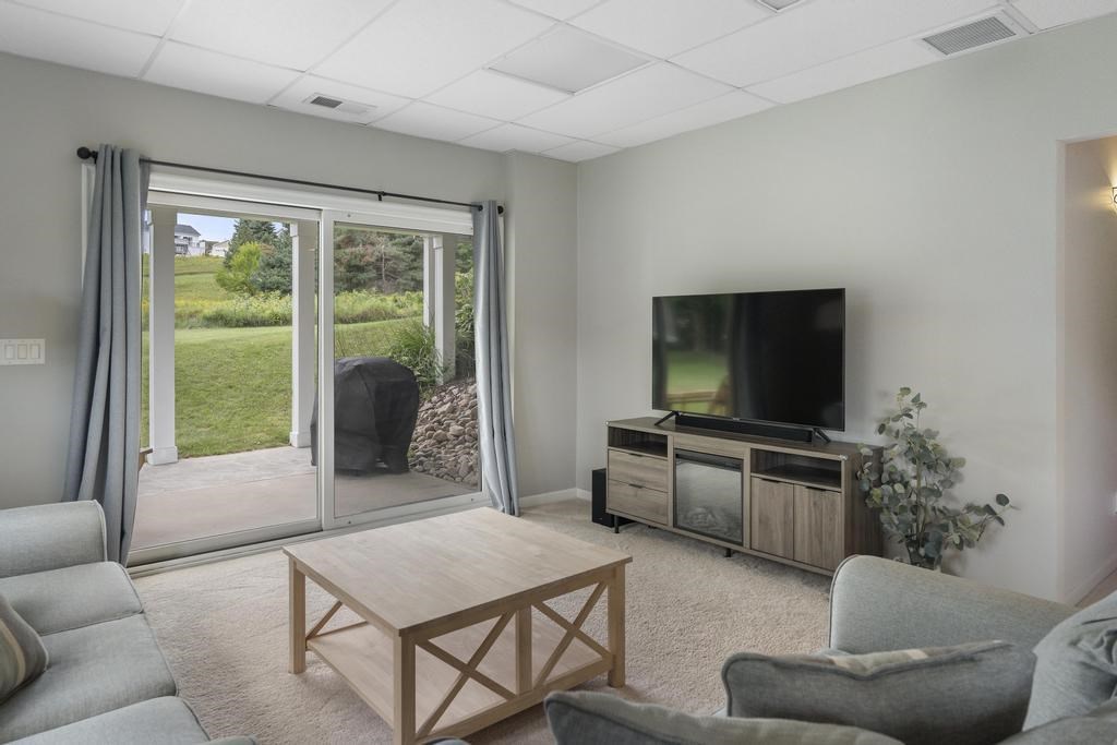 5976 Walloon Meadow Circle