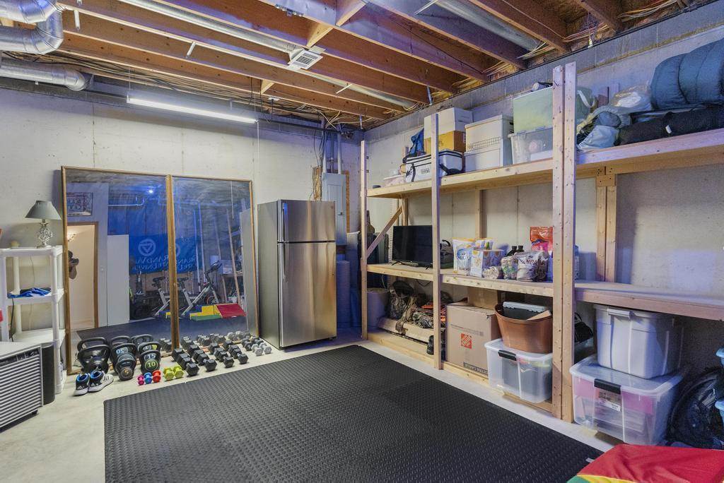 5976 Walloon Meadow Circle