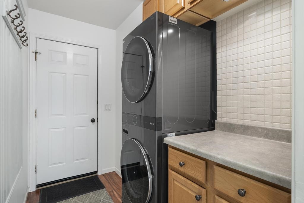 5976 Walloon Meadow Circle