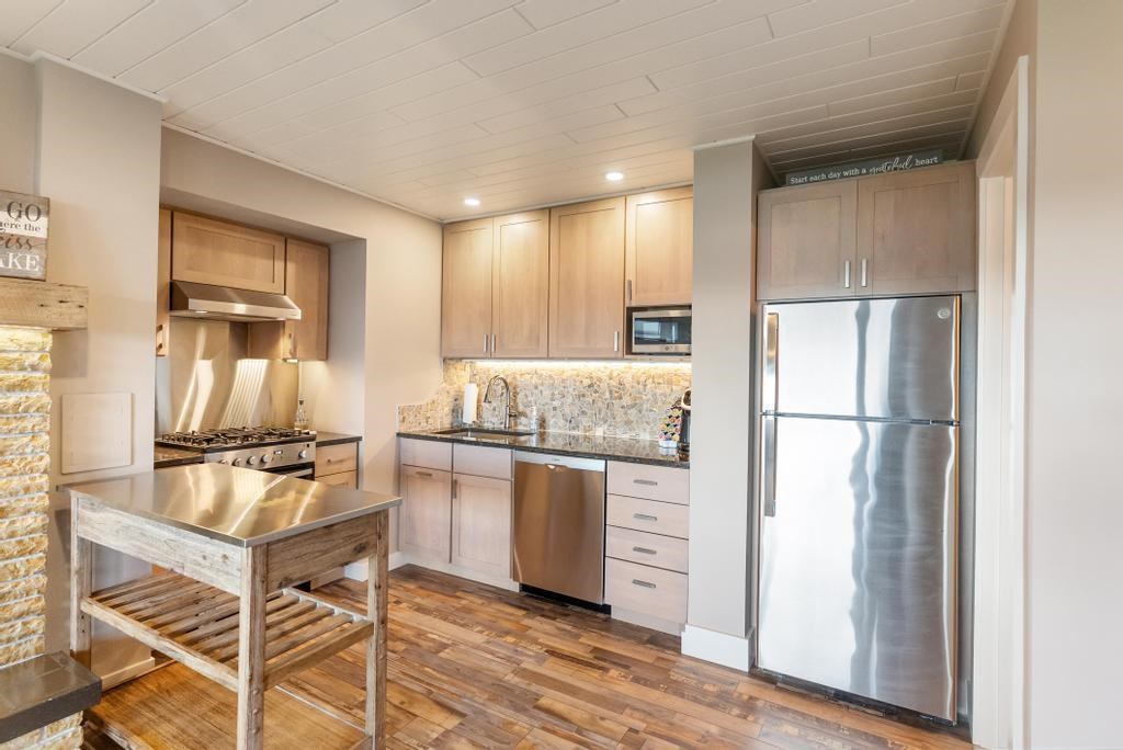 3220 Merritt Street Unit: 6