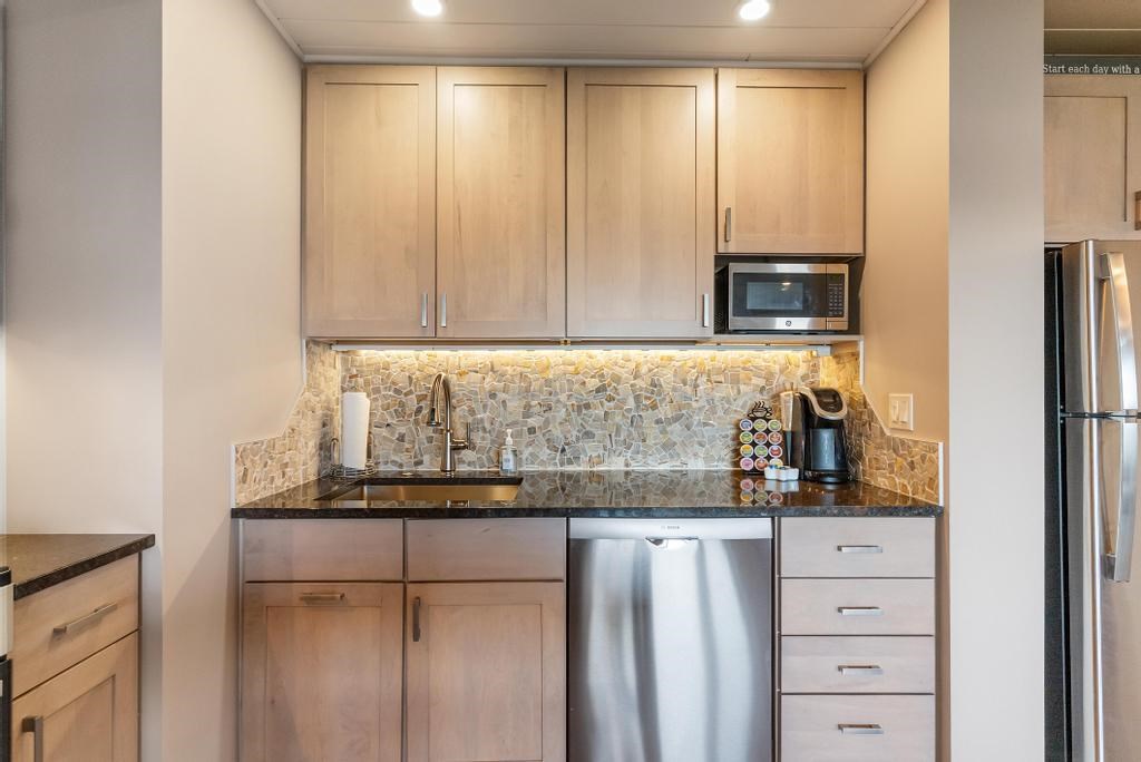 3220 Merritt Street Unit: 6