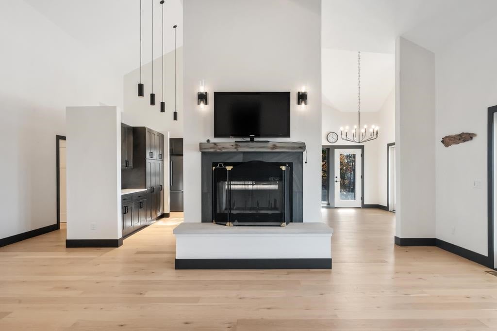 5060 Lower Shore Drive