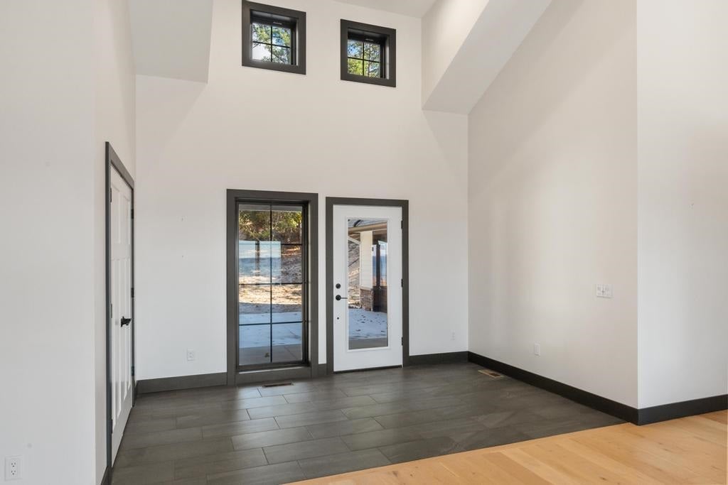 5060 Lower Shore Drive