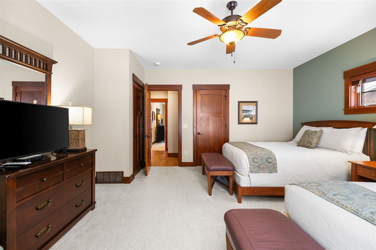 2585 Cottage Lane