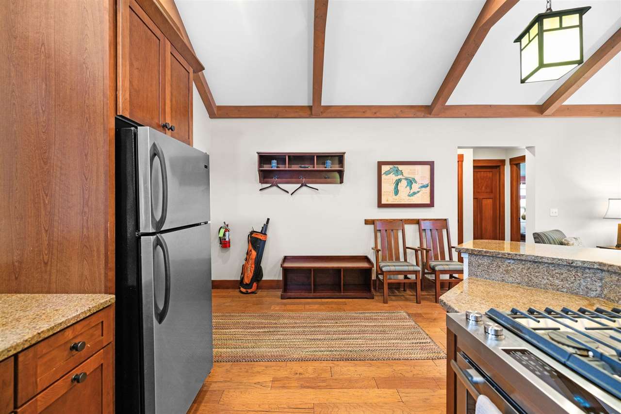 2585 Cottage Lane
