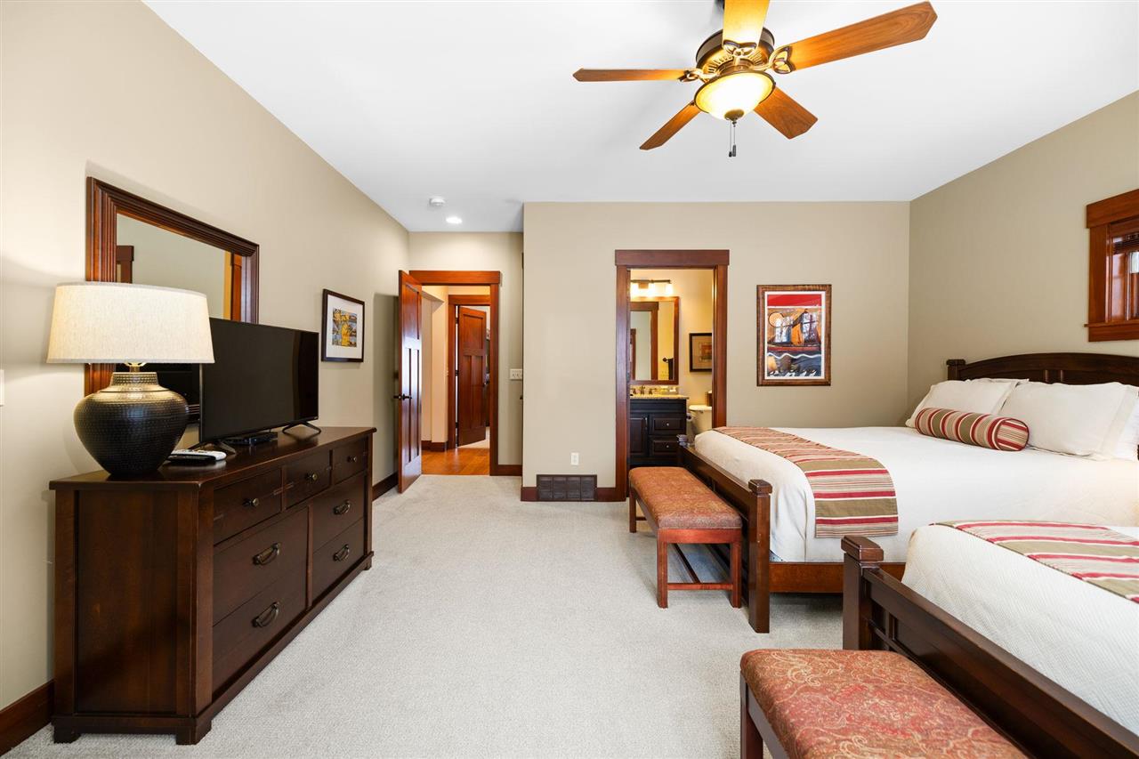 2585 Cottage Lane