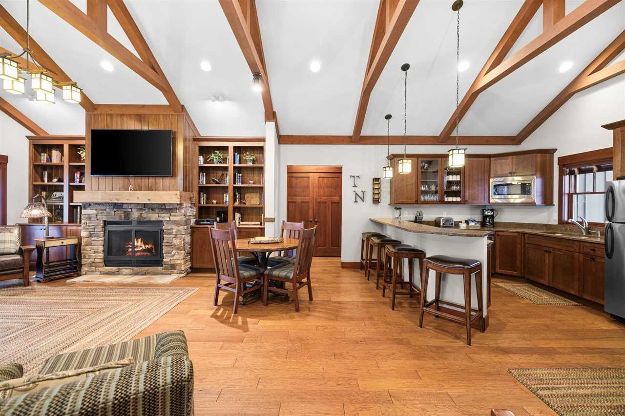 2585 Cottage Lane