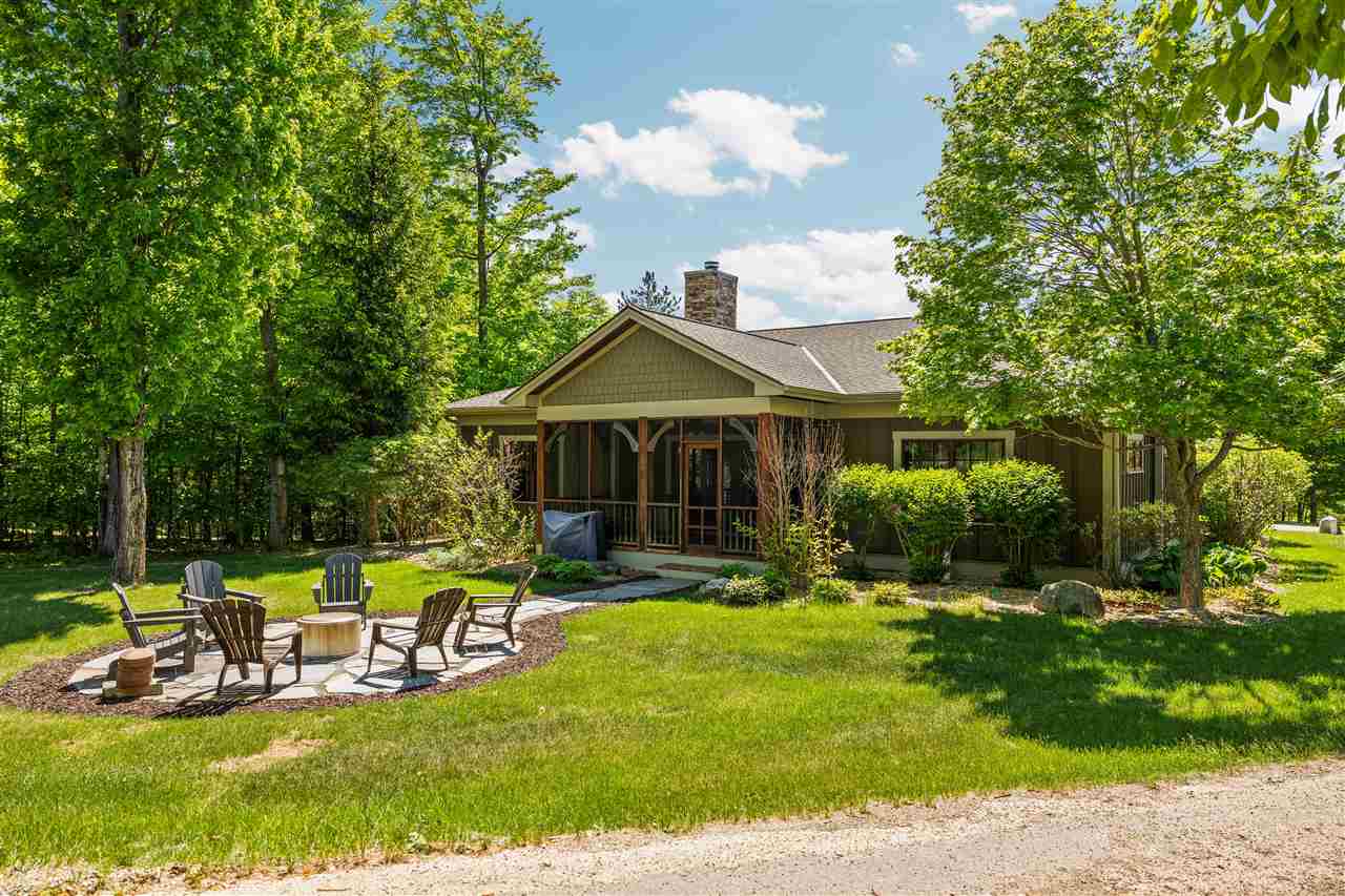 2585 Cottage Lane