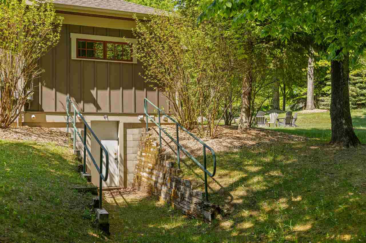 2585 Cottage Lane
