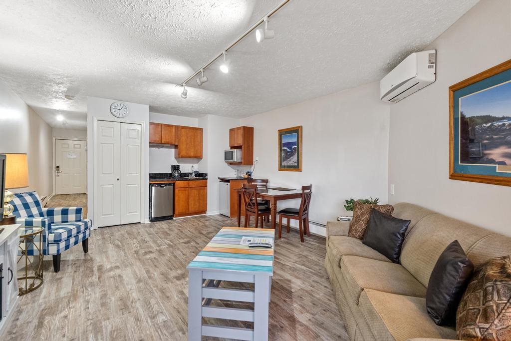 101 Michigan Avenue Unit: 105