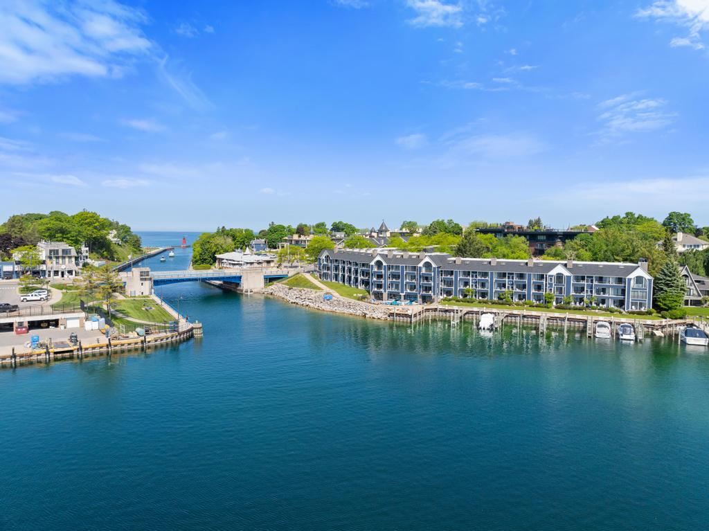 101 Michigan Avenue Unit: 109