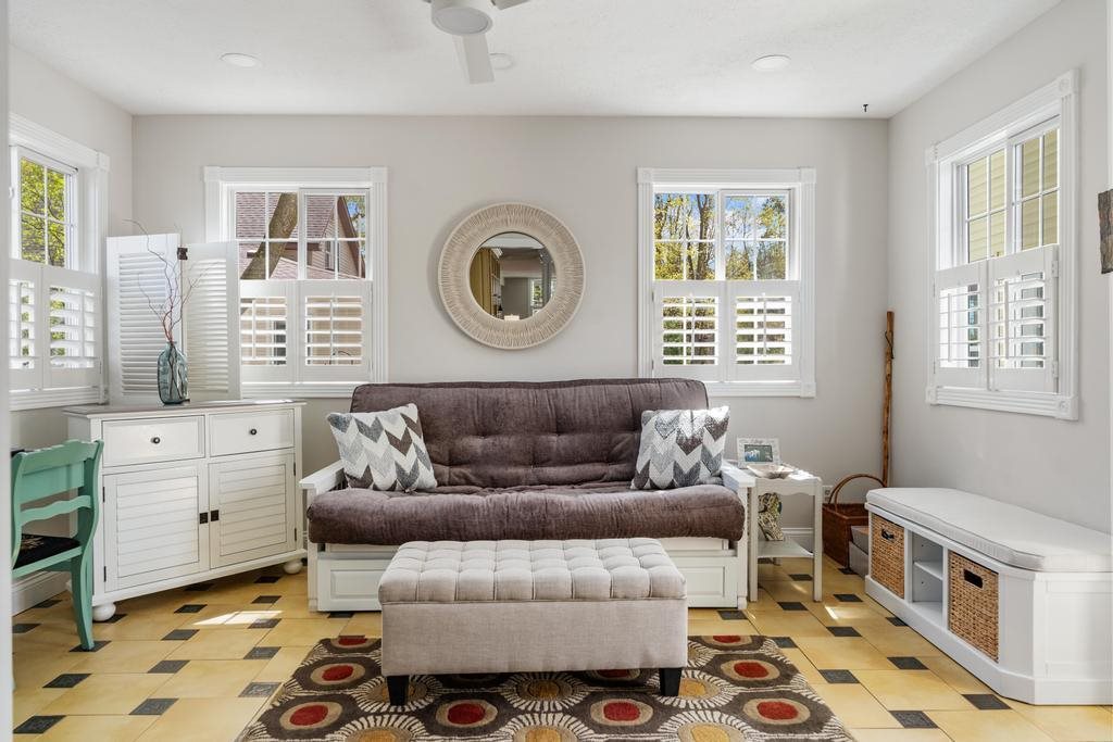 239 W Cedar Street