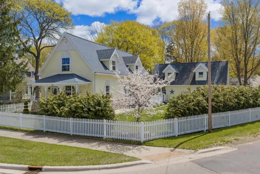 239 W Cedar Street