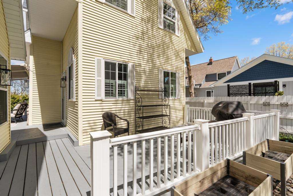 239 W Cedar Street