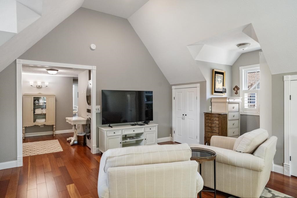 239 W Cedar Street