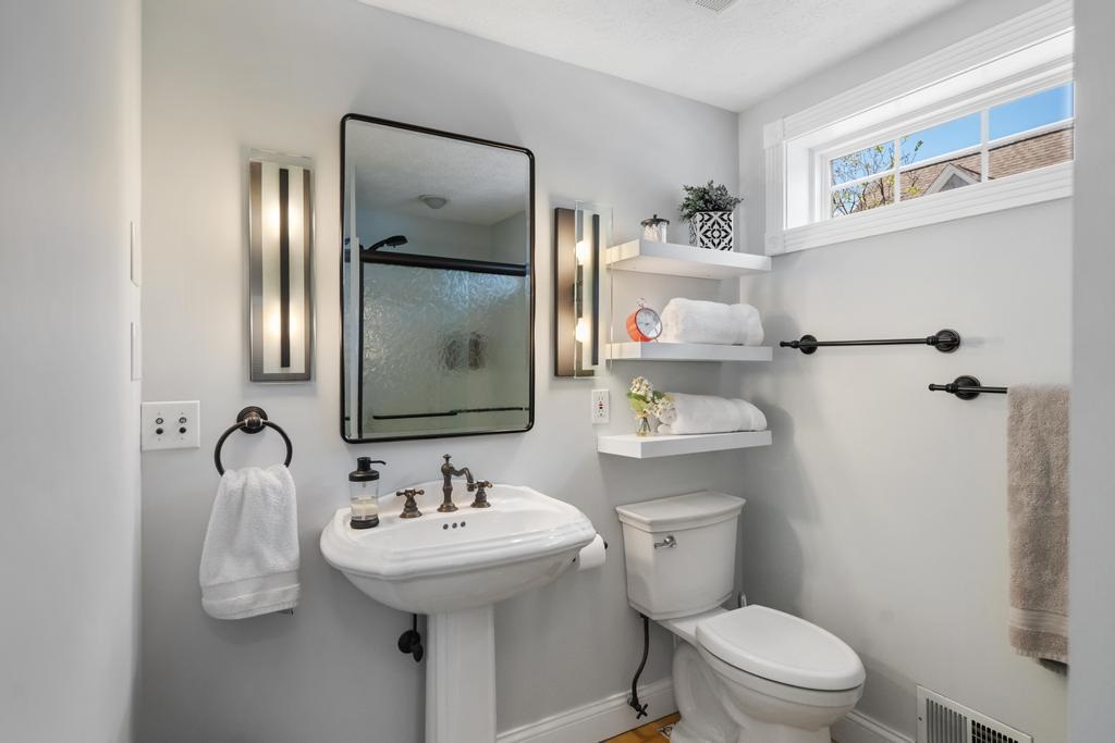 239 W Cedar Street