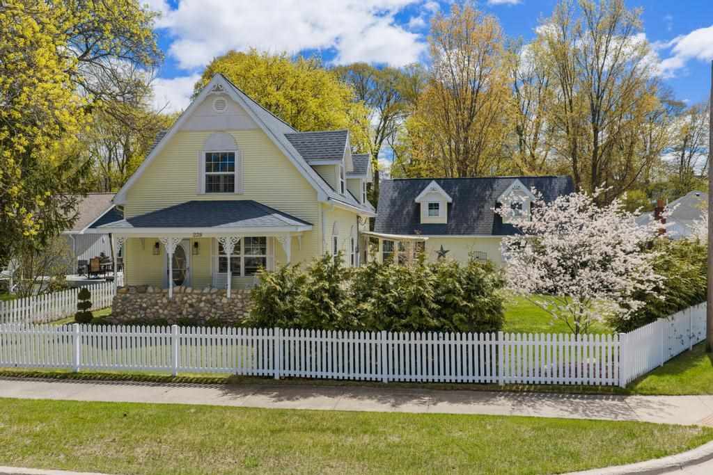 239 W Cedar Street