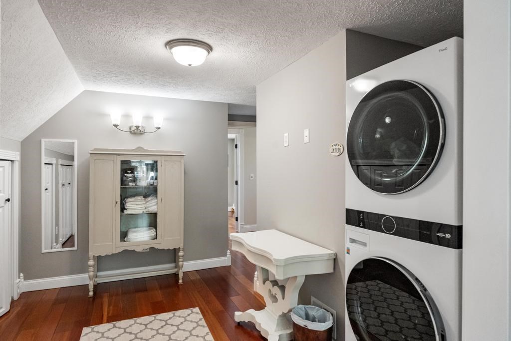 239 W Cedar Street
