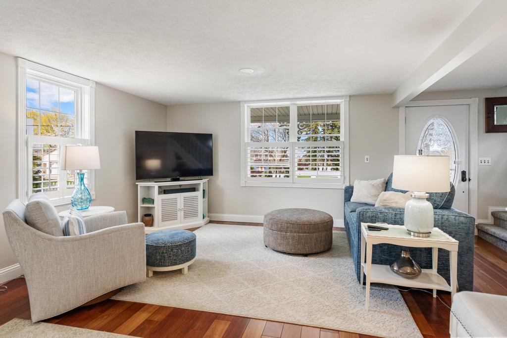 239 W Cedar Street