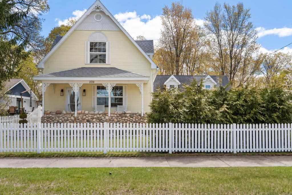 239 W Cedar Street