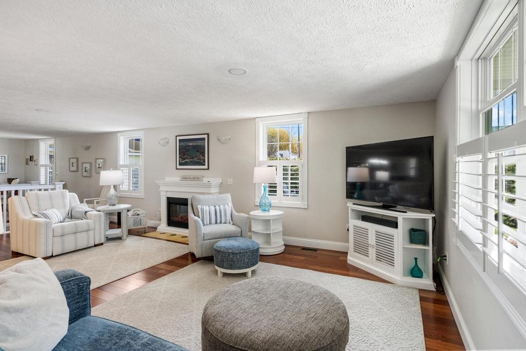 239 W Cedar Street