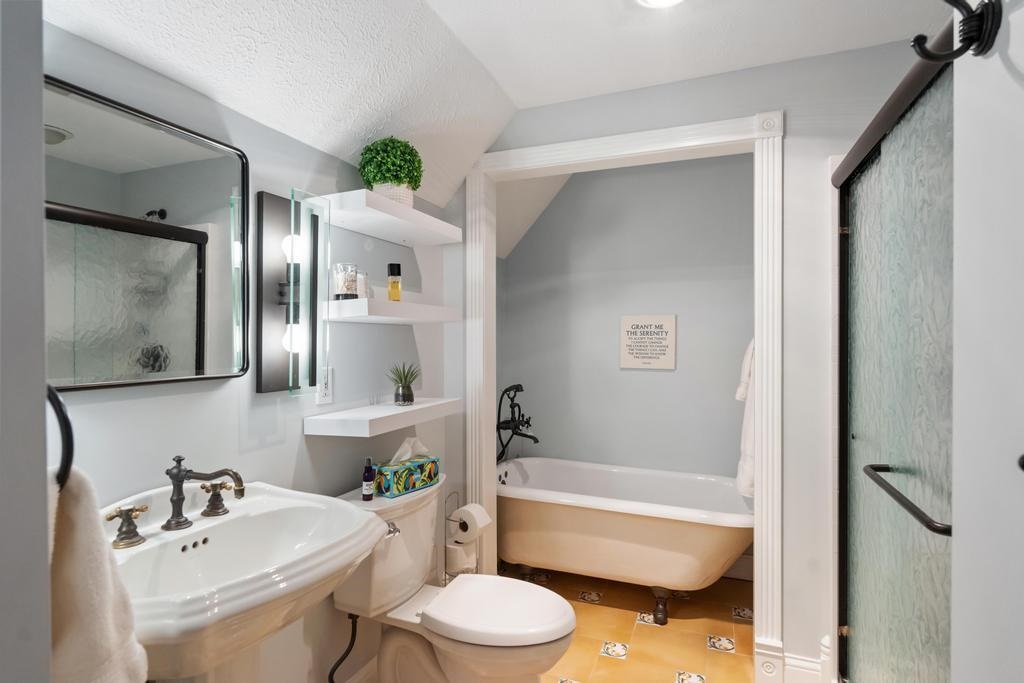 239 W Cedar Street