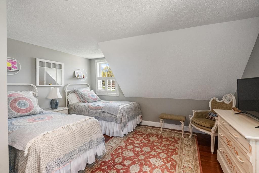 239 W Cedar Street