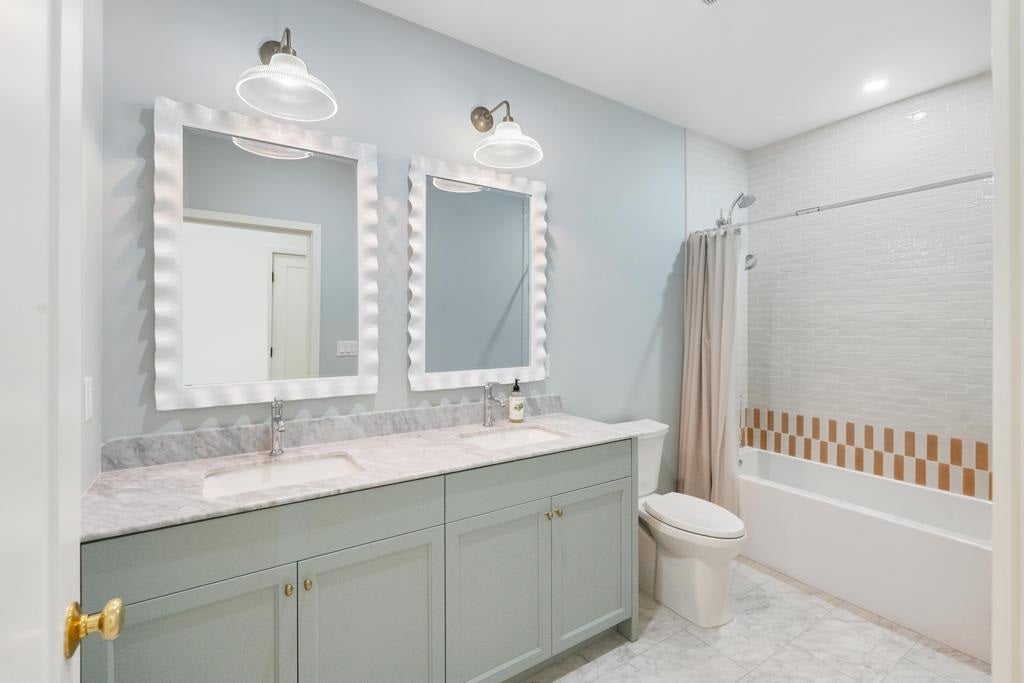 4564 Oak Bluff