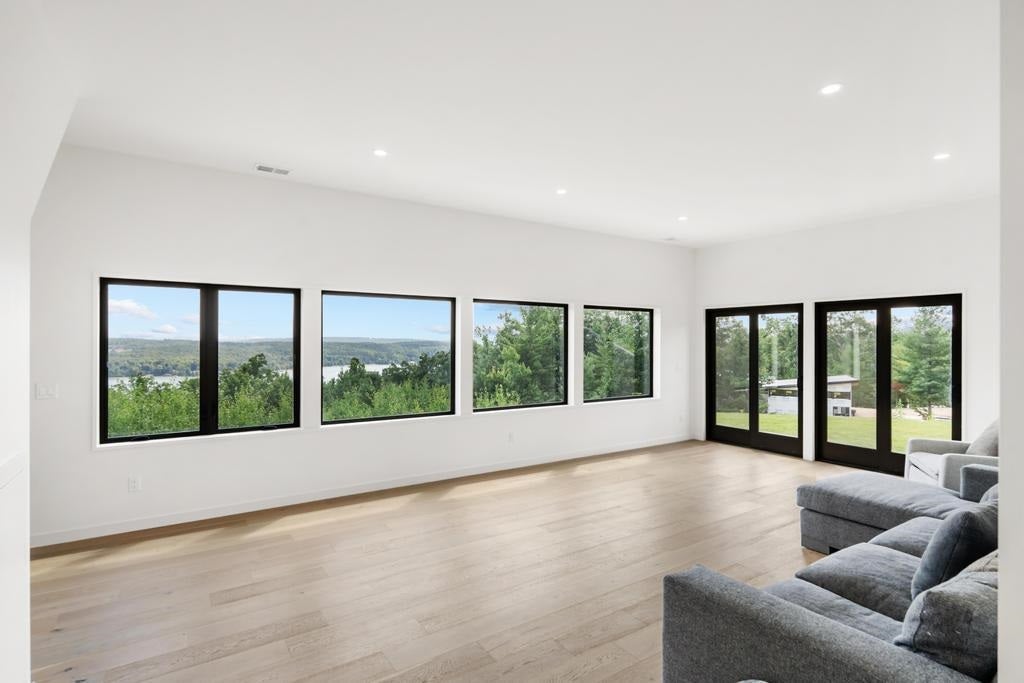 4564 Oak Bluff