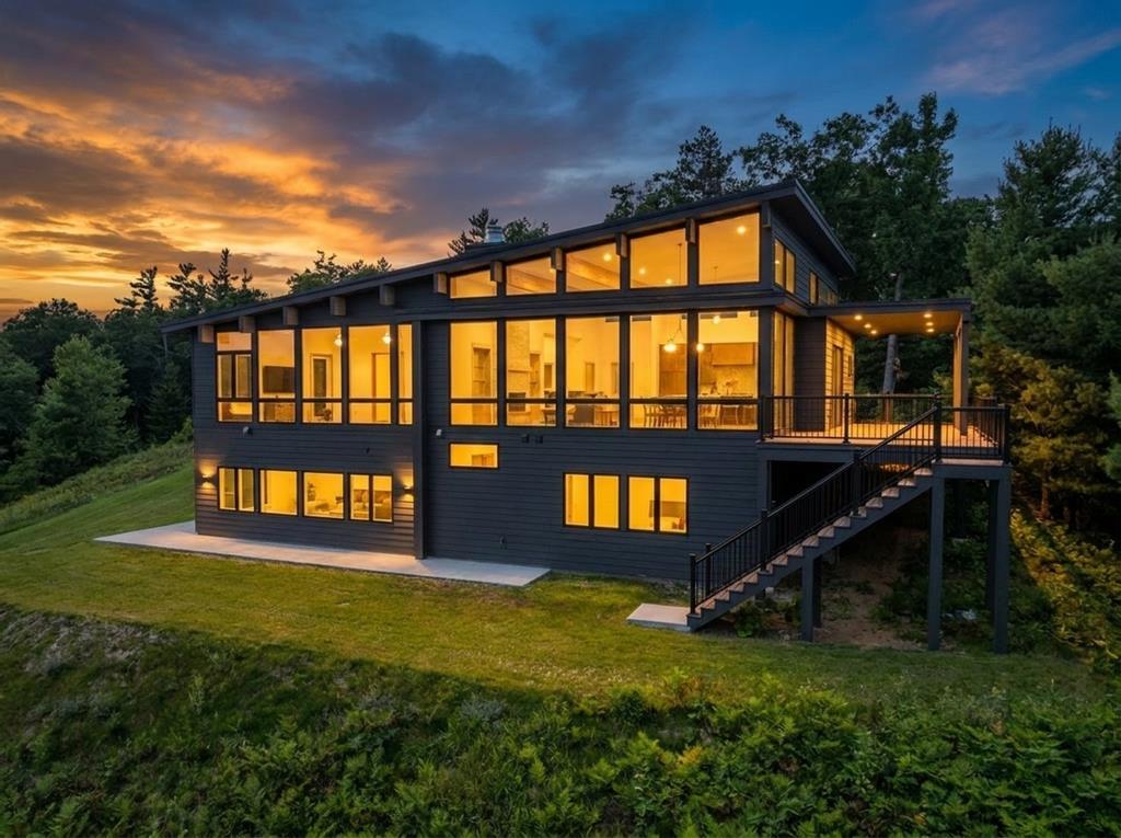 4564 Oak Bluff Walloon Lake MI