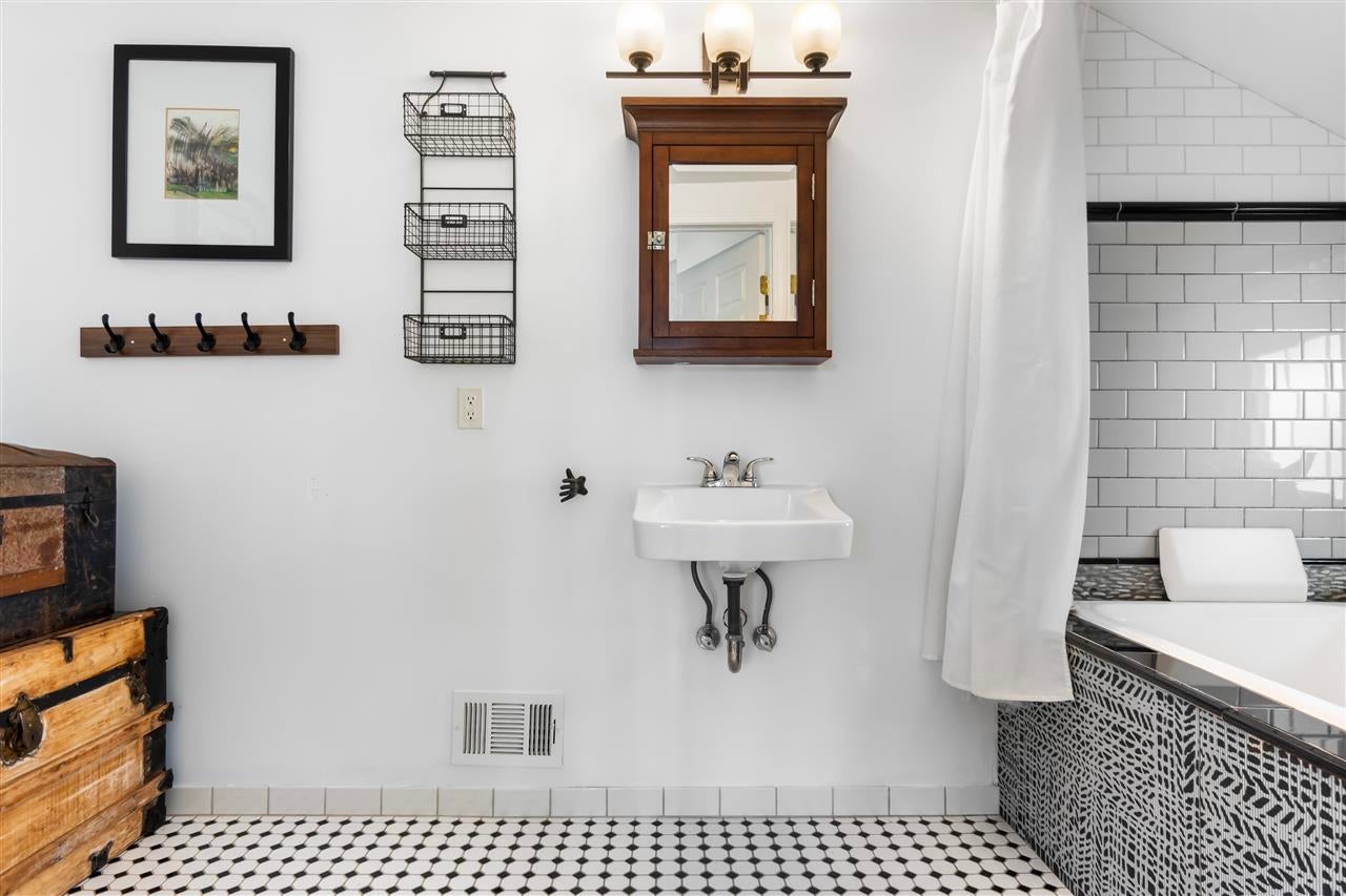 907 Bridge Street