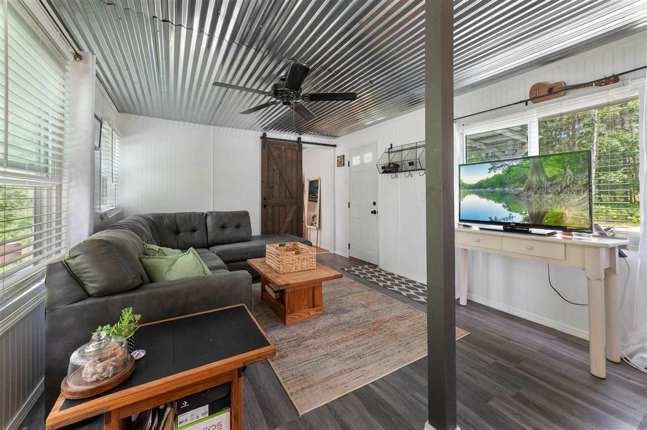 5576 Greenway Drive