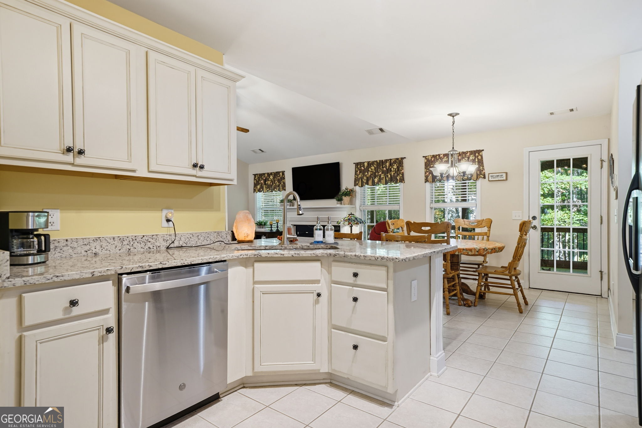 1913 Raintree Court, Snellville