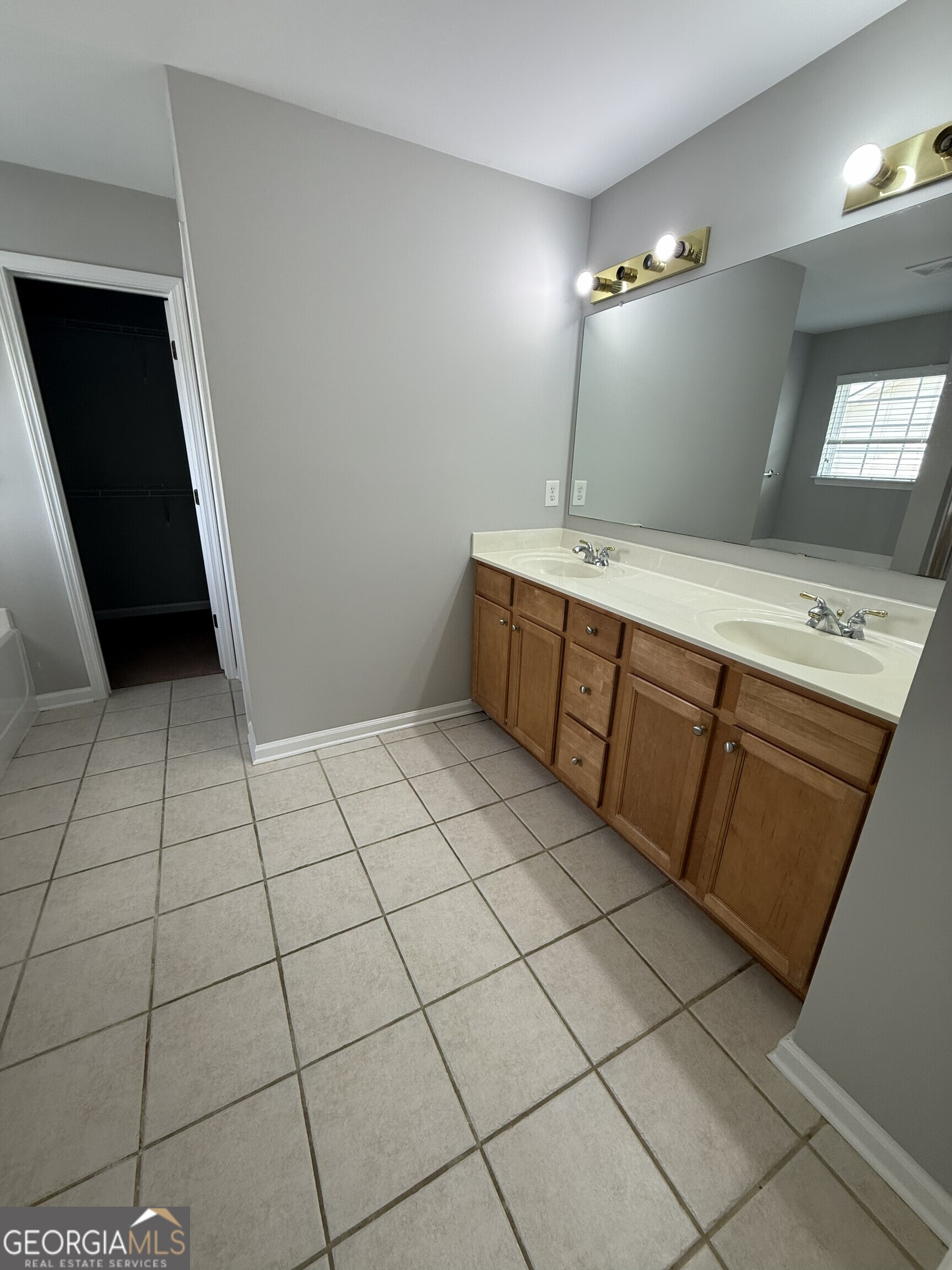 1667 Overview Circle
