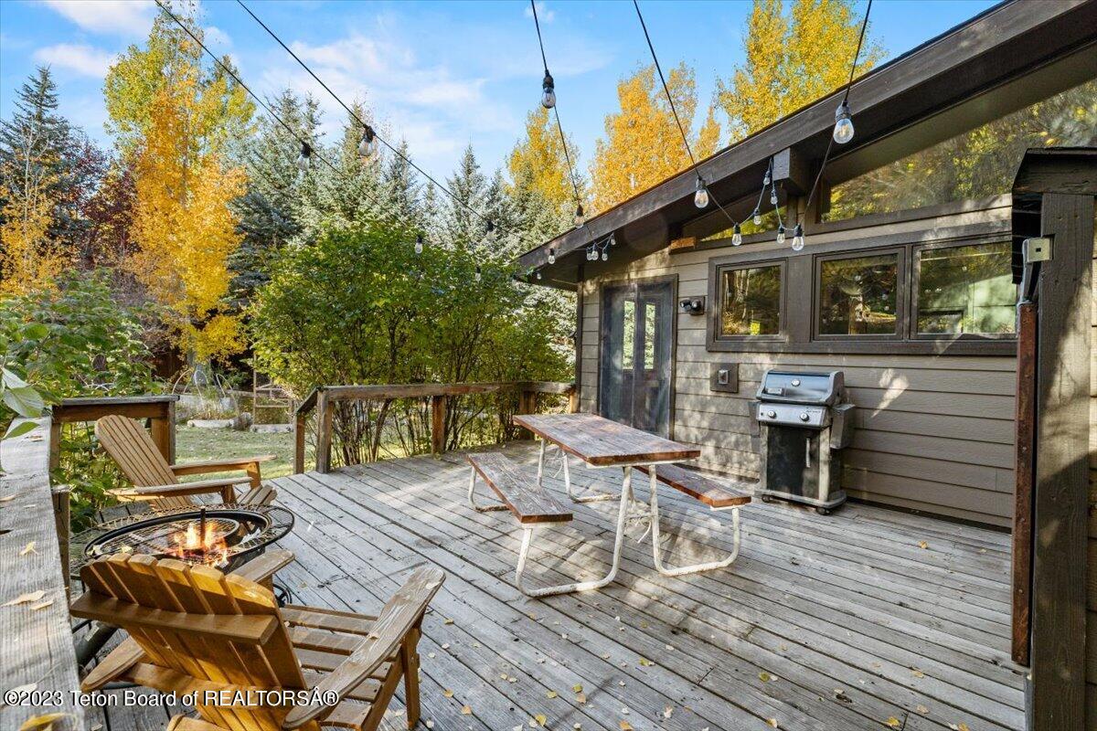 547 COULTER Avenue