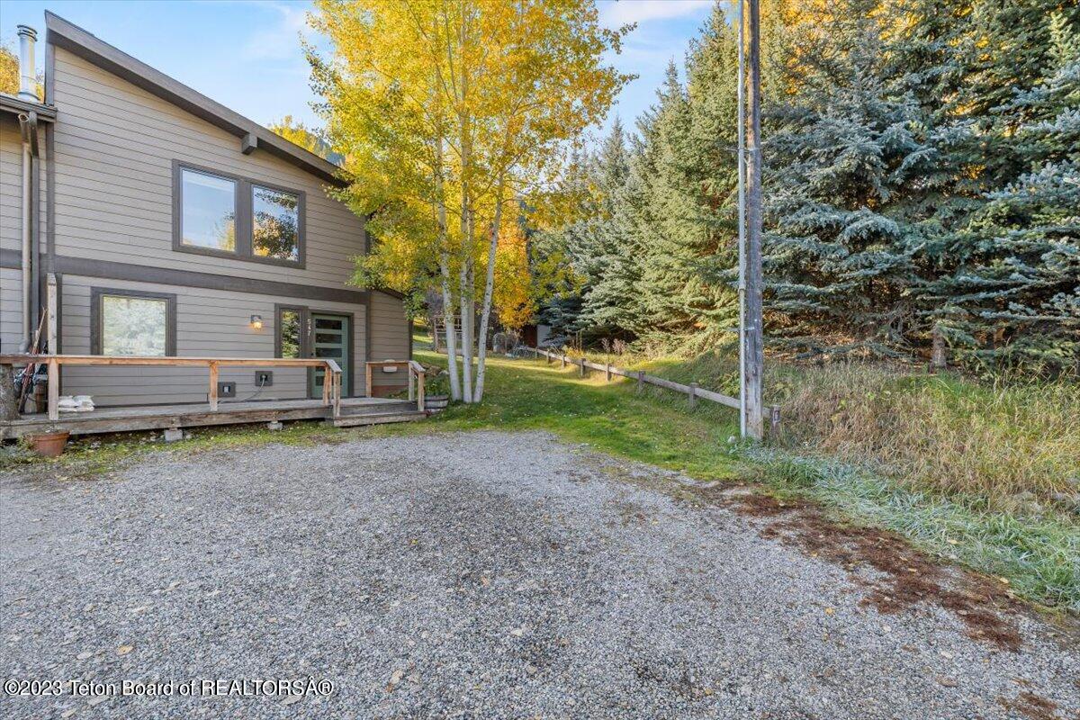 547 COULTER Avenue