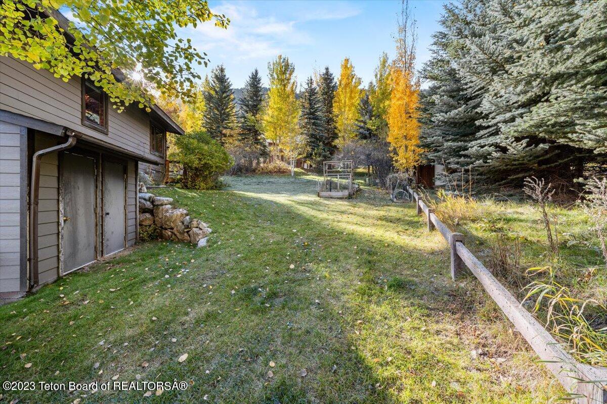 547 COULTER Avenue