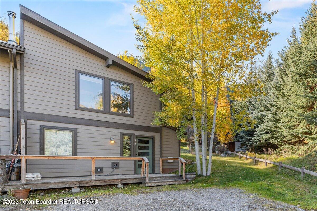 547 COULTER Avenue