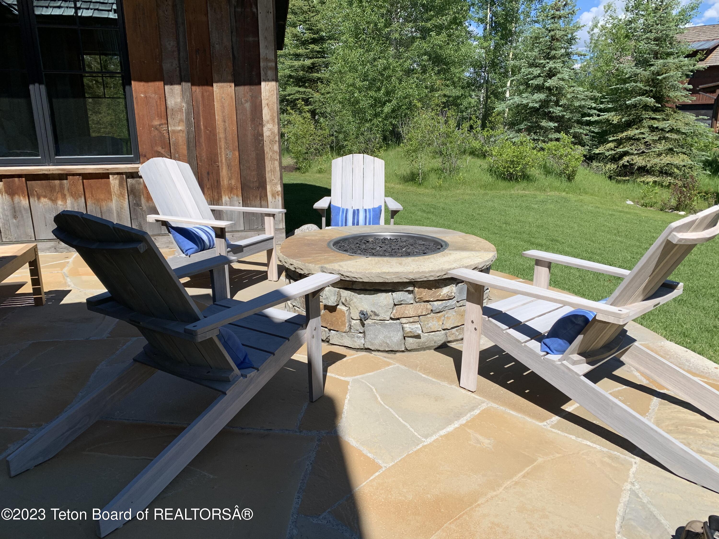 2755 SNOWSHOE Lane