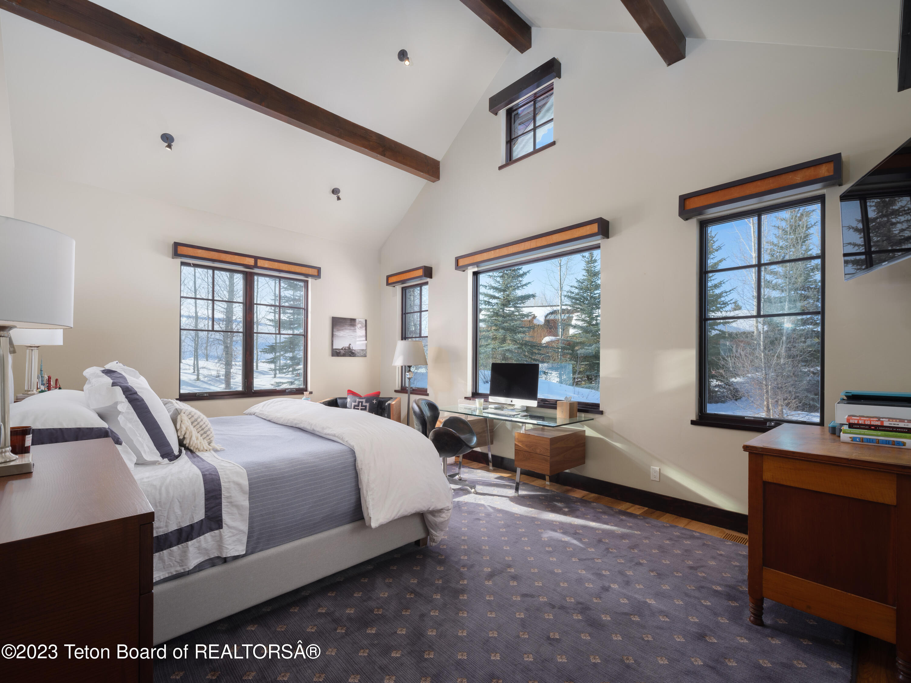 2755 SNOWSHOE Lane