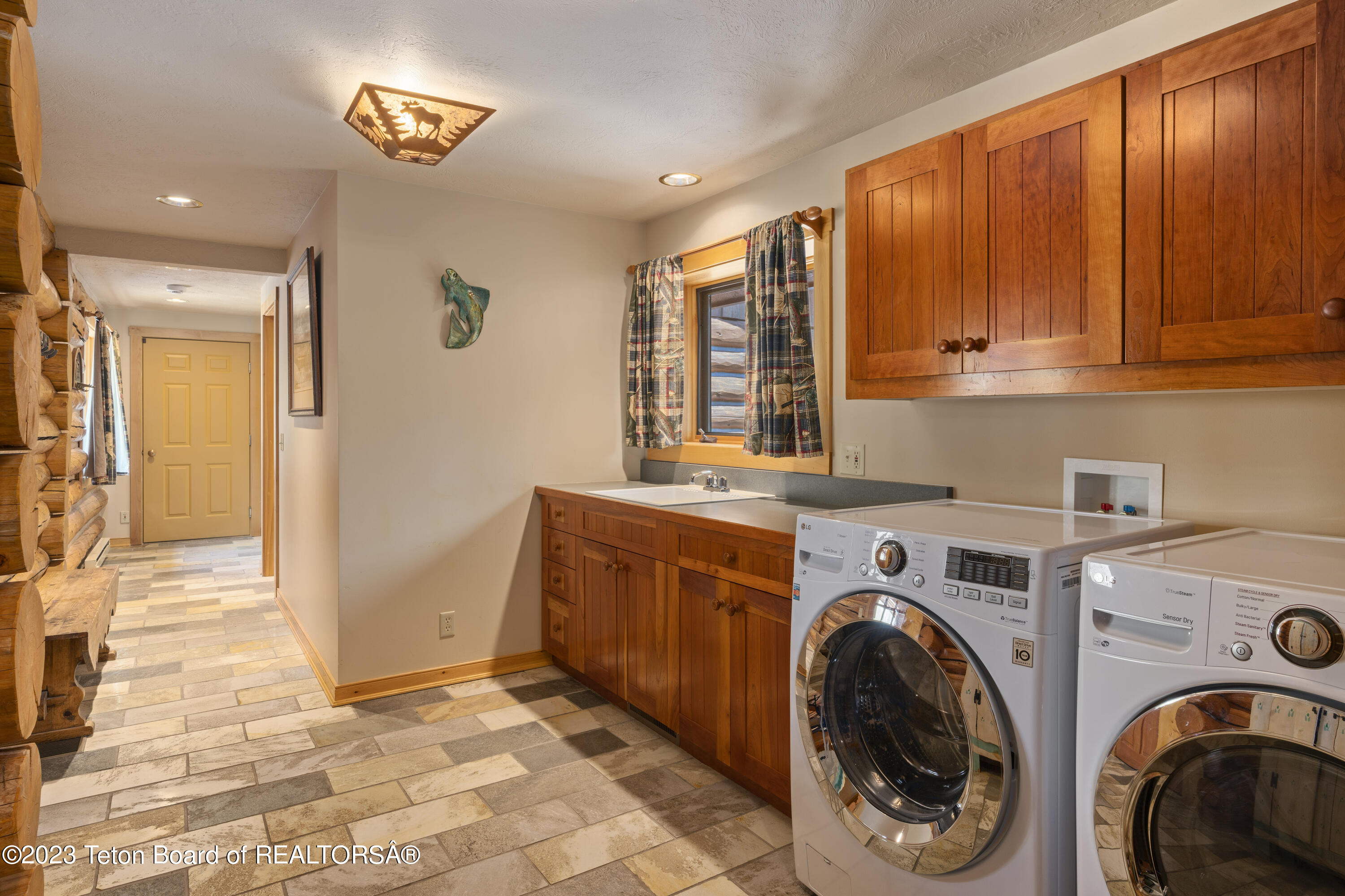 3190 W WILDERNESS Lane