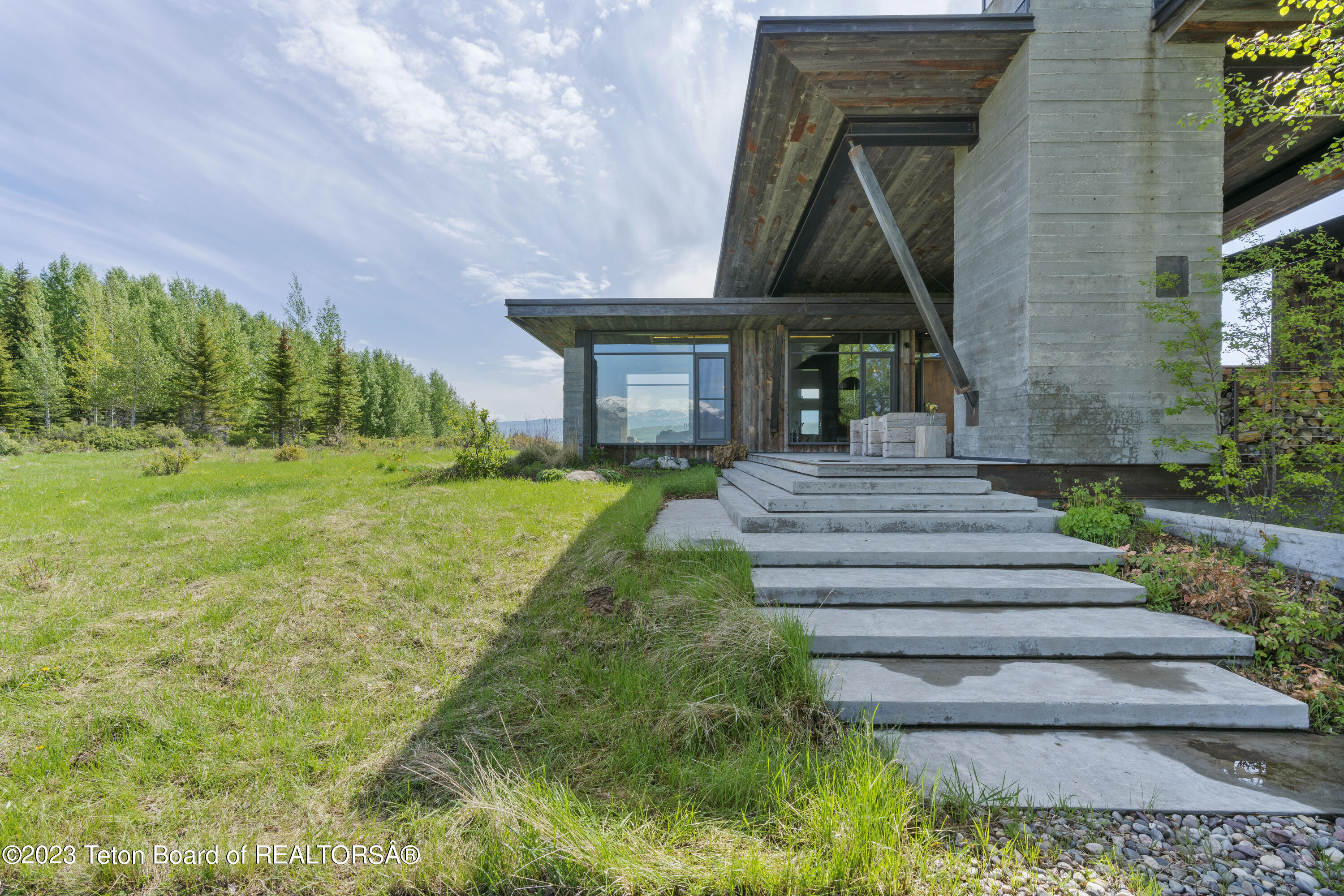 2520 TRADER Road