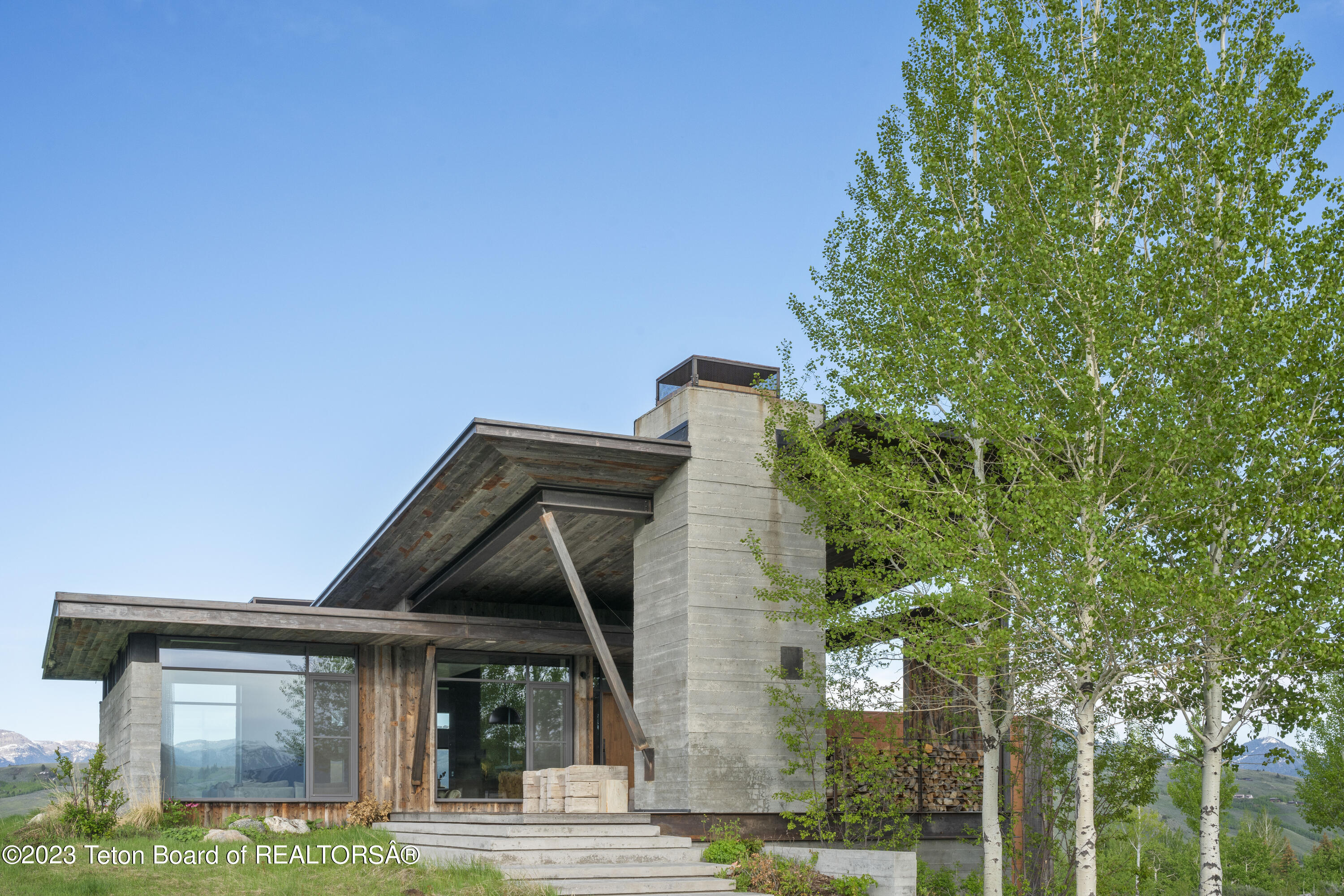2520 TRADER Road